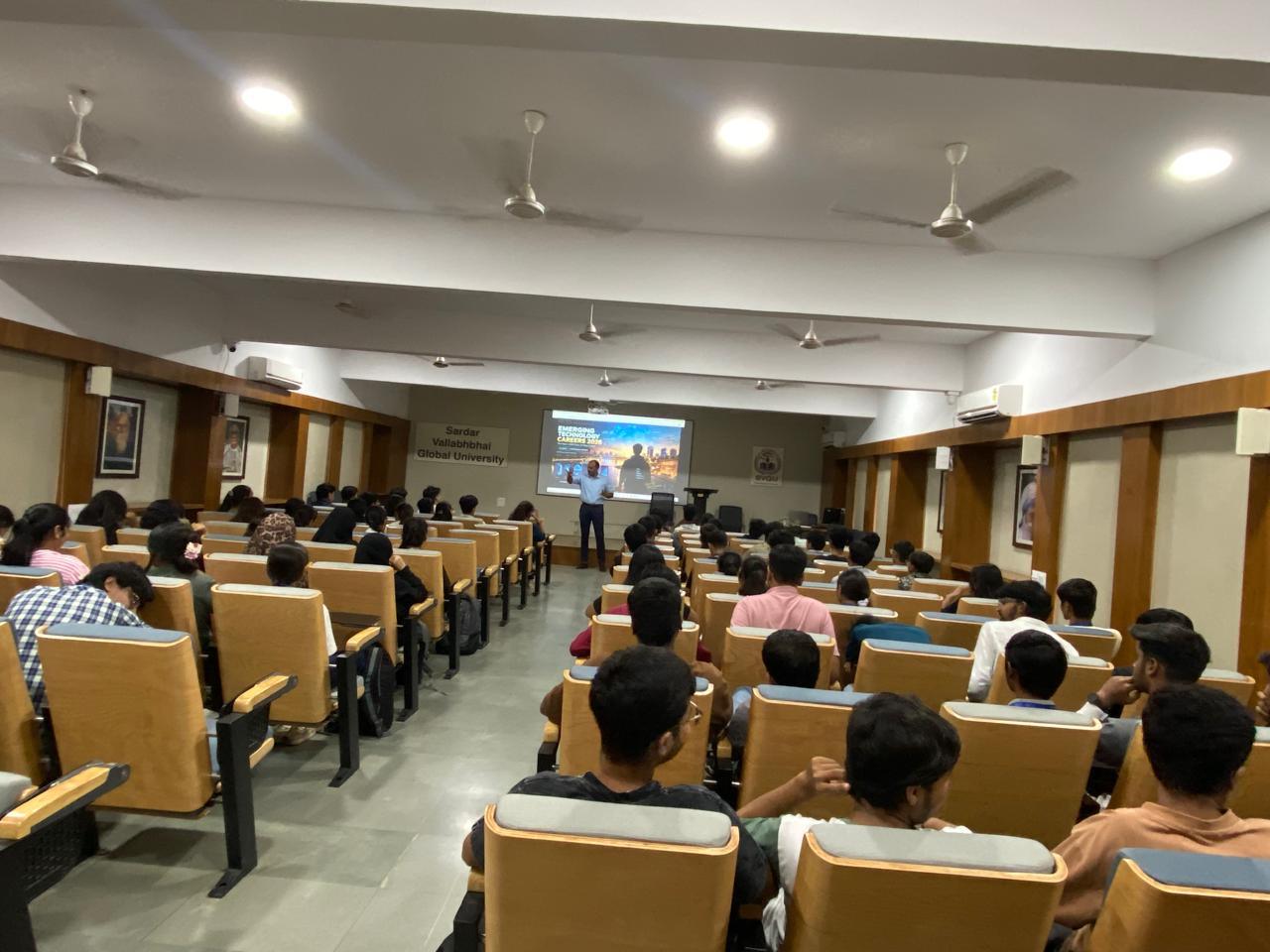 Seminar on Emerging Technologies in IT by Frameboxx IT for BCA Students — photo 4